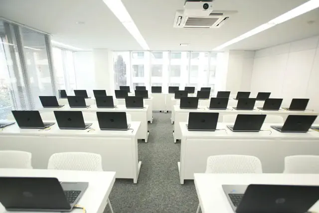 HSKネット試験の会場になっている「北京語言大学東京校」PC教室